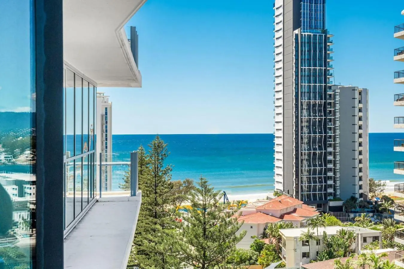 Lovely 1 Bed Apartment With Stunning Views Pool Gold Coast