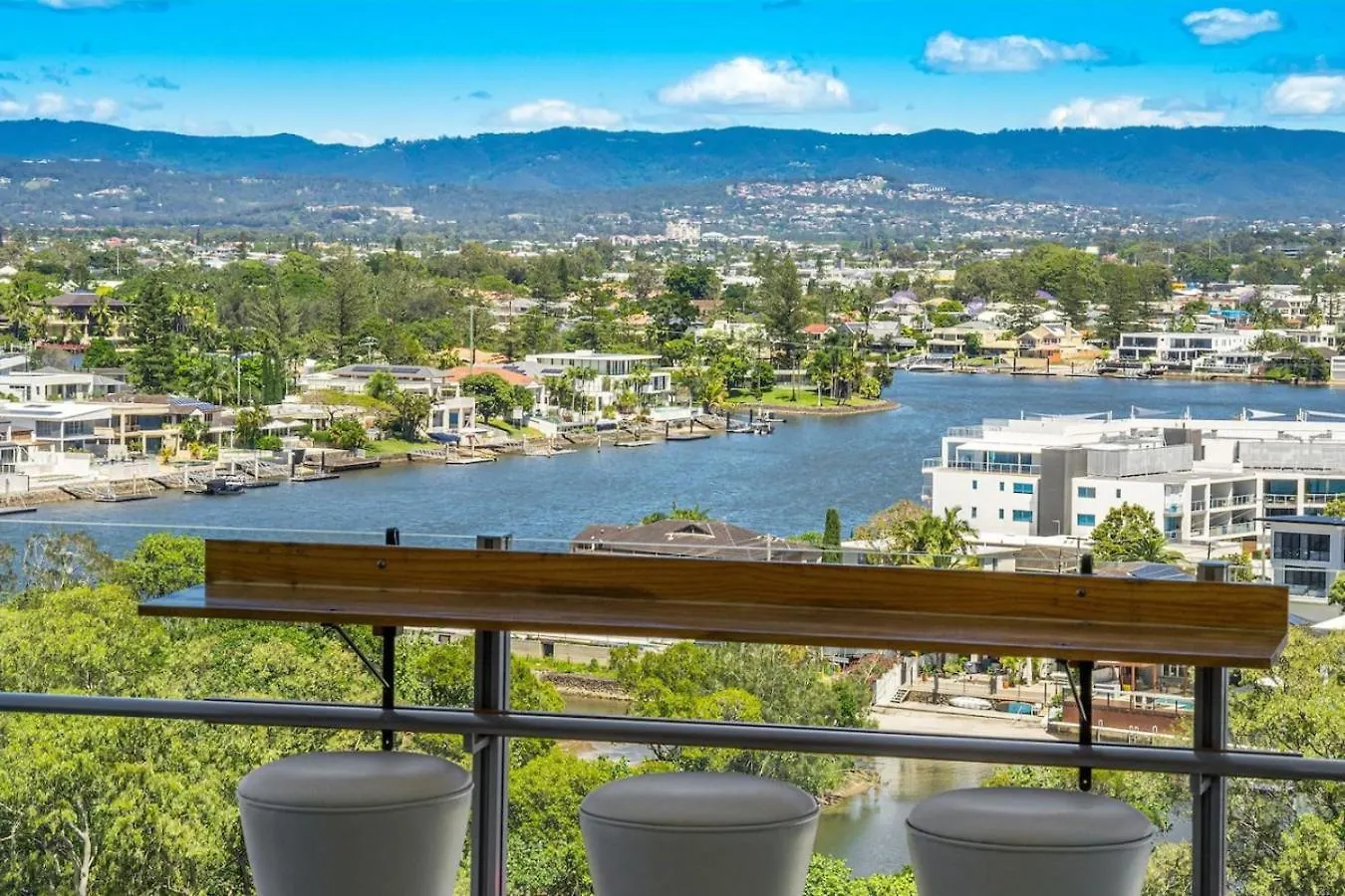 Lovely 1 Bed Apartment With Stunning Views Pool Gold Coast Australia
