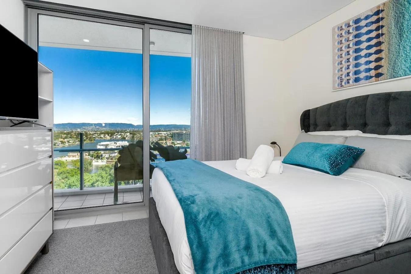 Lovely 1 Bed Apartment With Stunning Views Pool Gold Coast