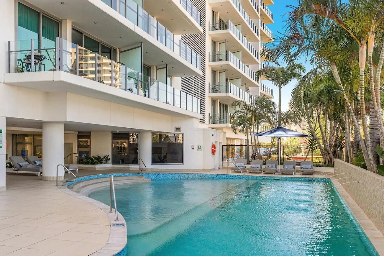 Lovely 1 Bed Apartment With Stunning Views Pool Gold Coast
