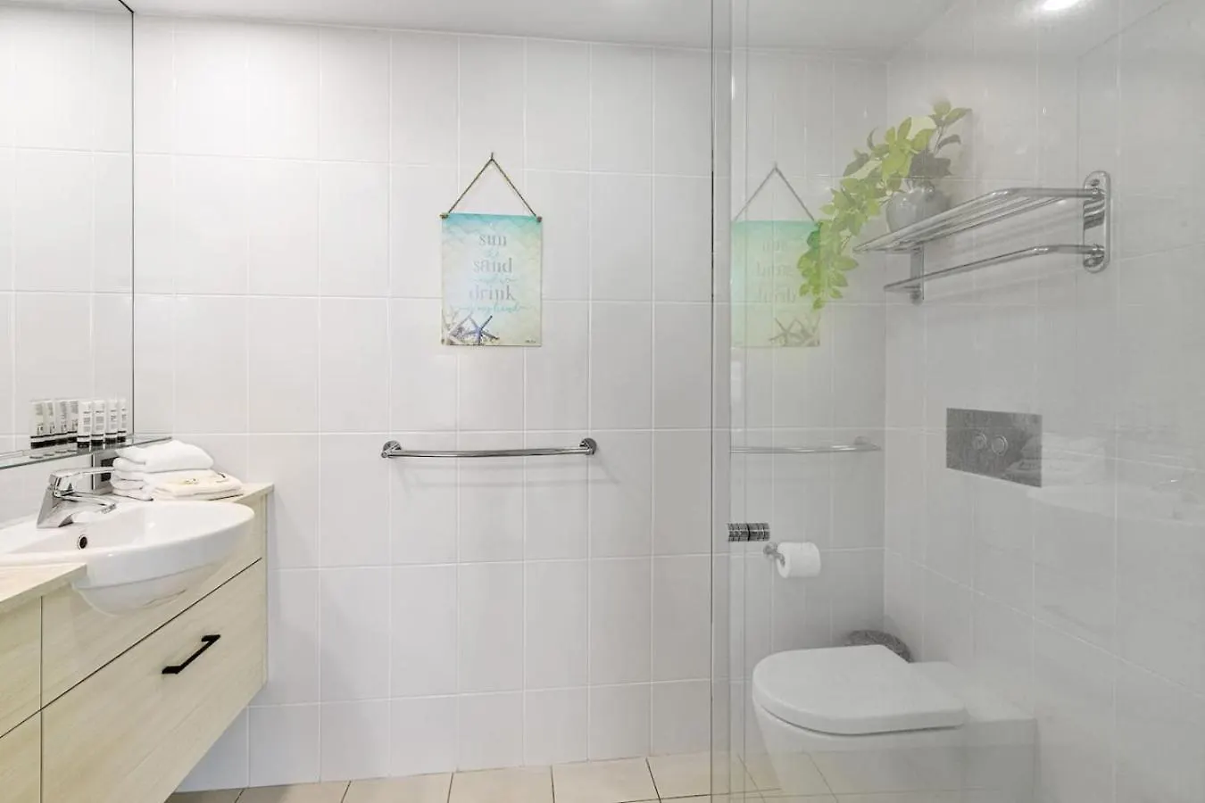 Lovely 1 Bed Apartment With Stunning Views Pool Gold Coast