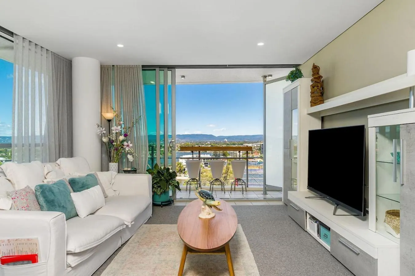 Lovely 1 Bed Apartment With Stunning Views Pool Gold Coast